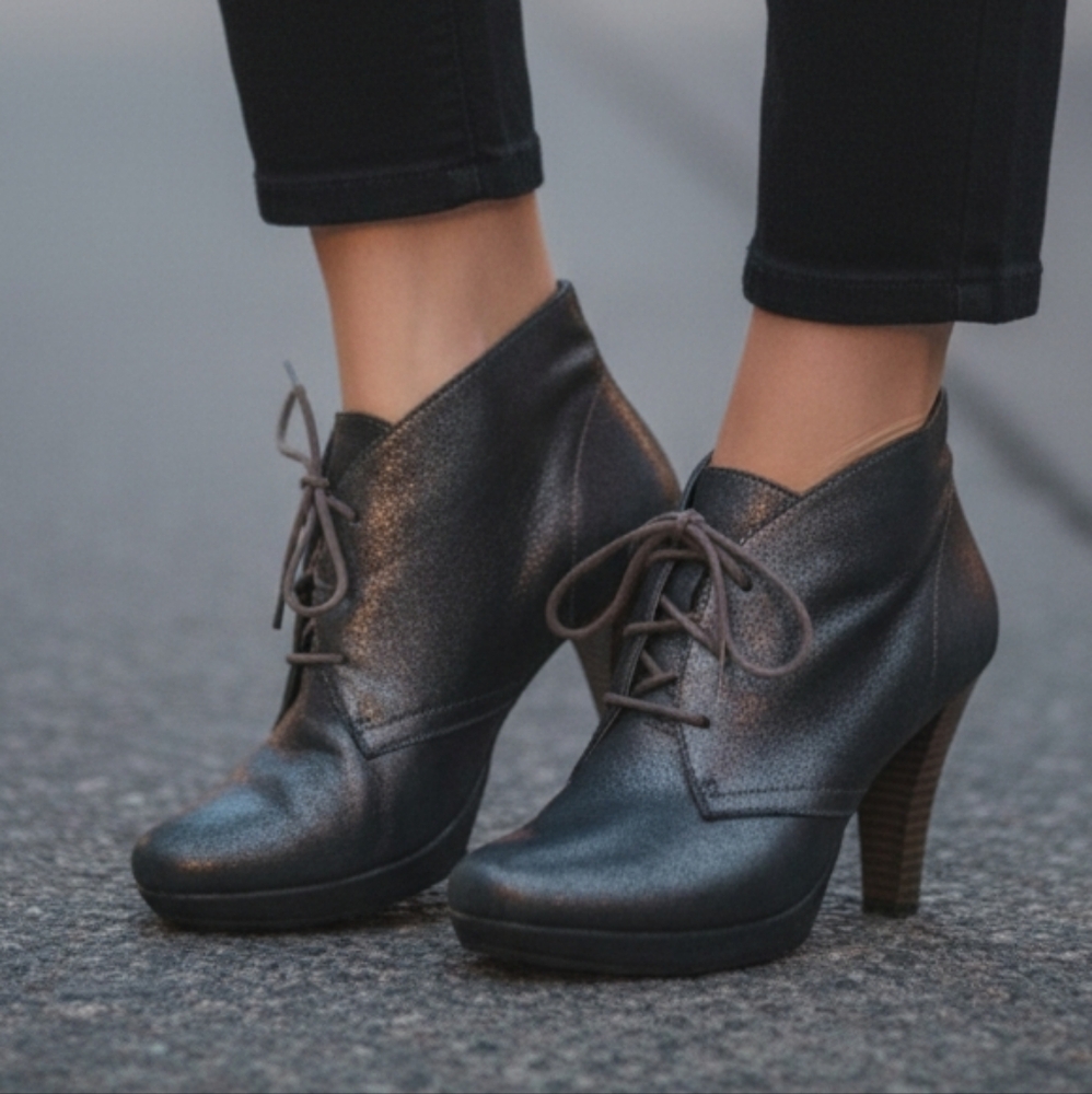Paul Green metallic lace up ankle booties size 6 or US 8.5